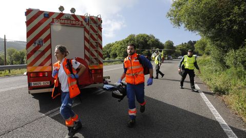 Mdicos del 061 llegados en helicptero a un accidente de A Maria