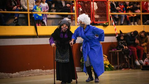 Concurso de disfraces en el carnaval de Outes.