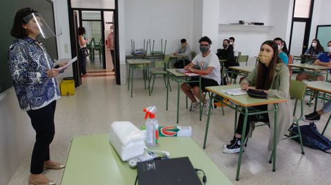 Imagen de una clase de bachillerato en el IES A Basella (Vilagarca) con las precauciones sanitarias exigidas por el covid-19