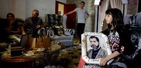 La familia de Jamil Nabi Annatsheh, encarcelado en 1992 por el asesinato de un israel, esperan su liberacin en Hebrn.