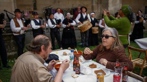 Feira da faba de Celanova.El monasterio acogi� una nueva edici�n de la feria de artesan�a.