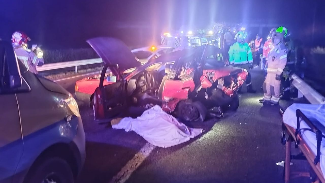 Muere un hombre en un accidente de tráfico con tres coches implicados en la A-6, en Guitiriz
