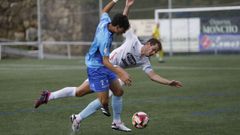Gabri Losada, del Barbads, intenta robar un baln al jugador del Silva.