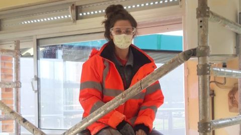 Lydia Mac�as, pintora decorativa en construcci�n