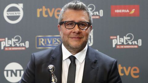 El venezolano Rodolfo Cova, tras recibir el premio Platino a la Mejor pera Prima de Ficcin Iberoamericana por la pelcula Desde all