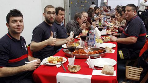 O Barco se rindi al botelo.Ms de mil personas asistieron a la comida en el pabelln