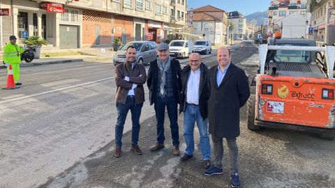 Imagen difundida en su d�a por la Subdelegaci�n del Gobierno en Pontevedra de la visita institucional del subdelegado Abel Losada, segundo por la derecha, al Concello de Caldas de Reis