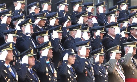 Más de doscientos agentes siguieron el desfile