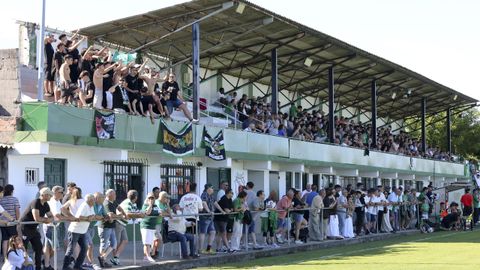 Gran ambiente en las gradas de A Pedreira.