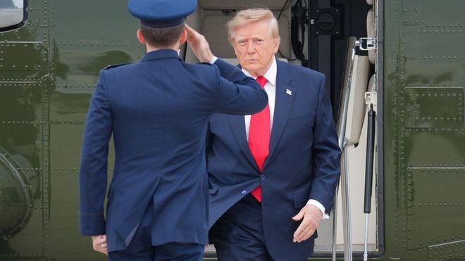 Donald Trump, este s&aacute;bado desembarcando del Marine One