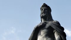 Estatua de Alfonso II en Santiago.