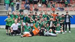 La fiesta del equipo burelense comenz sobre el csped de O Sangoedo.