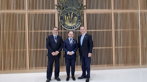 El vicerrector de Internacionalizaci�n del Tecnol�gico de Monterrey, Jos� Manuel P�ez Borrallo; el rector de la Universidad de Oviedo, Ignacio Villaverde y el vicerrector ejecutivo de Asuntos Acad�micos, Internacionalizaci�n y Facultad del Tecnol�gico de Monterrey, Ignacio de la Vega.
