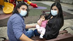 Jonathan Sarmiento y Shirley Pairazaman, junto a la peque�a Evangeline