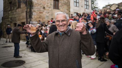 Fiesta en el barrio pobrense de A Covecha en Nochebuena.