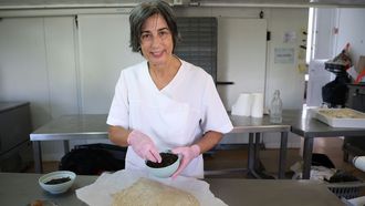 Carmen Sánchez destaca las grandes propiedades que tienen las algas, tanto nutricionales como para darle consistencia a la masa