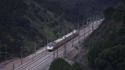 Imagen de febrero de un tren circulando por la zona en la que se produjo el accidente de Adamuz