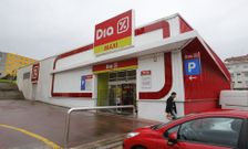 En el supermercado, ubicado en la r�a Areal, trabajan seis empleadas. 