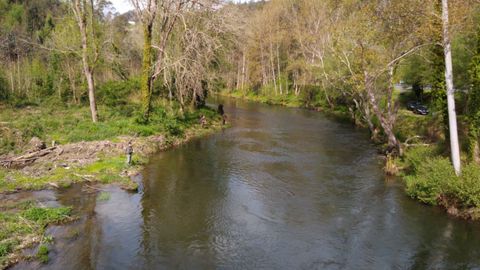 Pescadores en el Eo