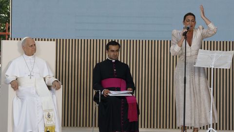 El papa Le�n XIV escucha la actuaci�n de la cantaora Ni�a Pastori. 