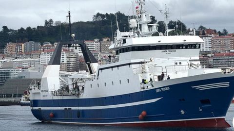 El Santa Princesa partiendo de Vigo hacia Sud&aacute;frica.