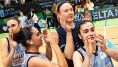 Jugadoras del Celta, celebrando el triunfo de este s�bado en Navia.