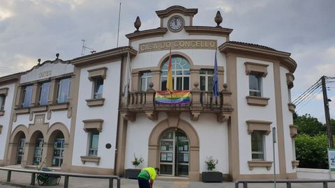 El BNG exiga que la bandera arco iris se colocase en el balcn de la casa consistorial como en los aos anteriores.