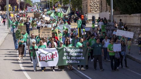 Manifestaci�n en defensa de la educaci�n p�blica en Teruel.