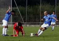 Marz�n, a la derecha, que al final s� pudo jugar el partido, en un lance del juego. 