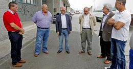 Dur�n ( en el centro), acompa�ado del patr�n mayor, el alcalde y el teniente de alcalde, entre otros.