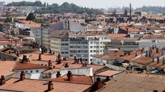 Vista del Ensanche compostelano desde un edificio que se construye en Romero Donallo, calle que hacia los barrios del sur marca un cambio en el origen de los ingresos de las familias