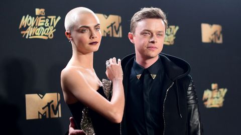 La modelo y actriz junto al tambi�n actor Dane DeHaan.