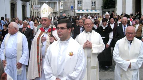 Primeiro pola dereita, na procesin do da de San Ramn do 2016