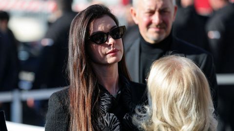 La actriz Anne Hathaway, en el funeral de Valentino
