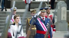 Los Reyes presiden un desfile austero