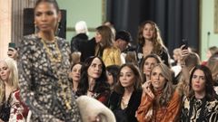 Sentadas en primera fila del desfile de Johanna Ortiz estaban Amparo Corsini, Isabel Preysler, Laura Vecino y Sof�a Palazuelo.