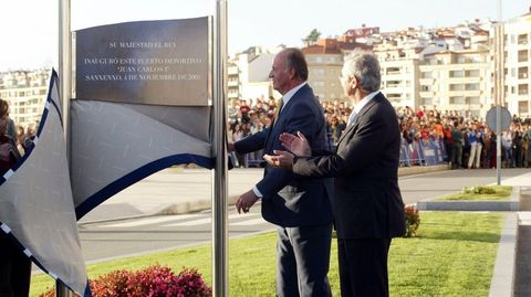 Juan Carlos I y el presidente de la Xunta, Emilio Pérez Touriño, inauguraron el puerto deportivo en el 2005