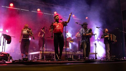 El grupo De Ninghures actuar en la Foliada da Fonsagrada
