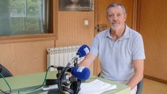 El alcalde de Zas, Manuel Mu��o, durante su participaci�n en el programa �Voces de Berganti�os�