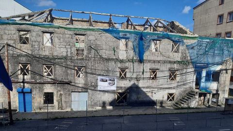 Casa da Botica, de Guitiriz, con la cubierta ya levantada