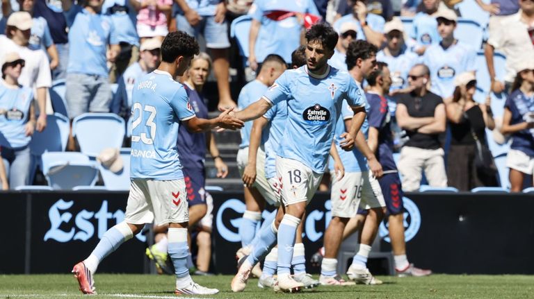 Hugo �lvarez y Yoel Lago celebran el gol del Celta ante el M�laga el pasado domingo.