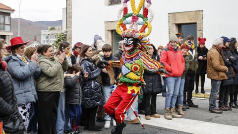 Boteiros y fuli�ns en el desfile del domingo gordo de Viana do Bolo.