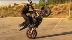 Una muestra de las habilidades de Miguel Corredoira con la moto