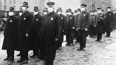 La pandemia de la gripe de 1918 también obligó a tomar medidas para intentar atajar su expansión