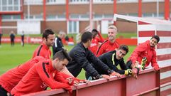La plantilla entrena con la cabeza en el fundamental encuentro del domingo