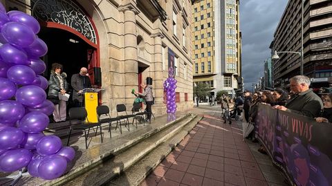 Acto del 25N a las puertas de la subdelegacin del Gobierno en Ourense.