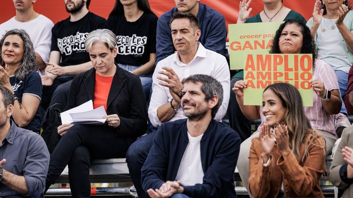 Ada Colau y Ernest Urtasun, entre otros pol�ticos de izquierdas durante la presentaci�n del Frente Amplio.