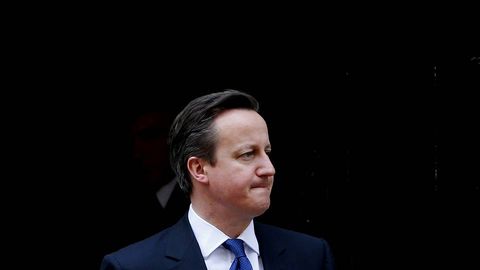 El primer ministro brit�nico, David Cameron, a la salida del n�mero 10 de Downing Street