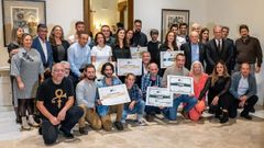Premiados y finalistas de la anterior edici�n del certamen Semente Ribeira Sacra junto con varios representantes institucionales 