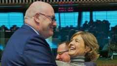 El excomisario Phil Hogan en una foto de archivo con la exministra Tejerina